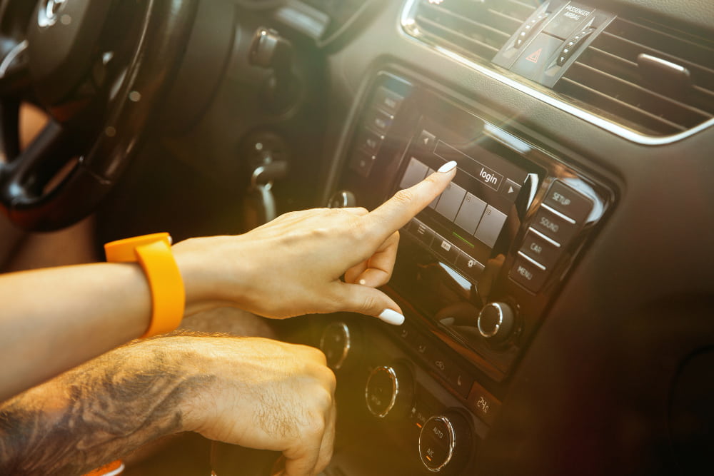 muncul kabut dari register AC mobil