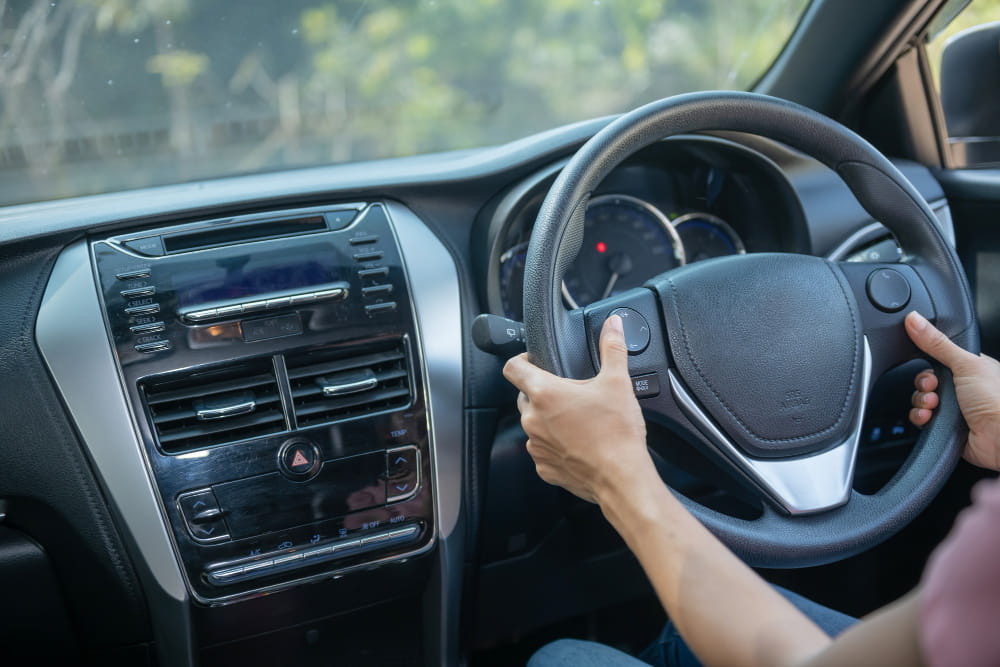 ac mobil bau saat dinyalakan