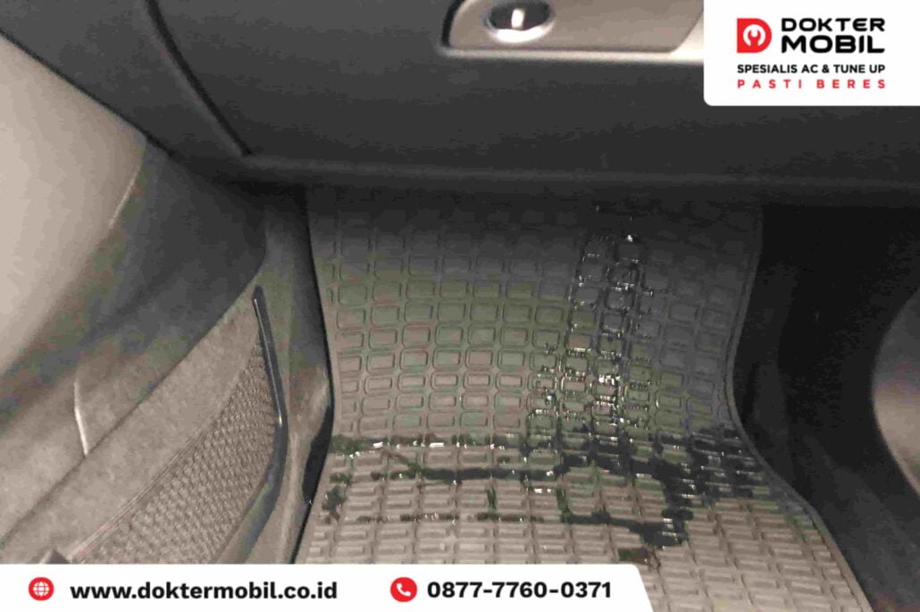 Air AC Mobil Brio Menetes di Bawah Dashboard