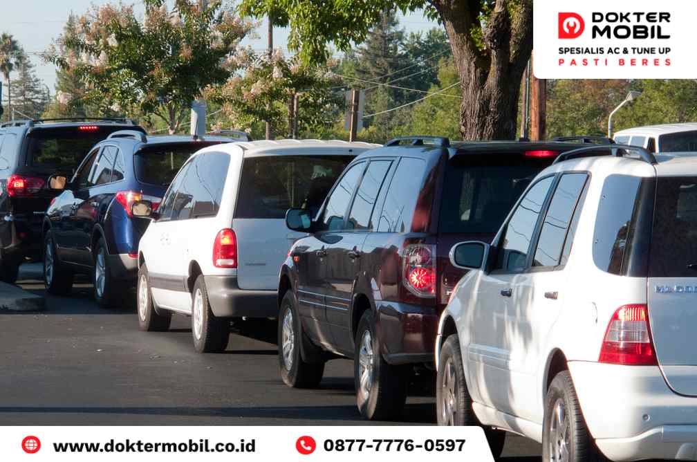 Menyalakan AC Mobil saat Parkir