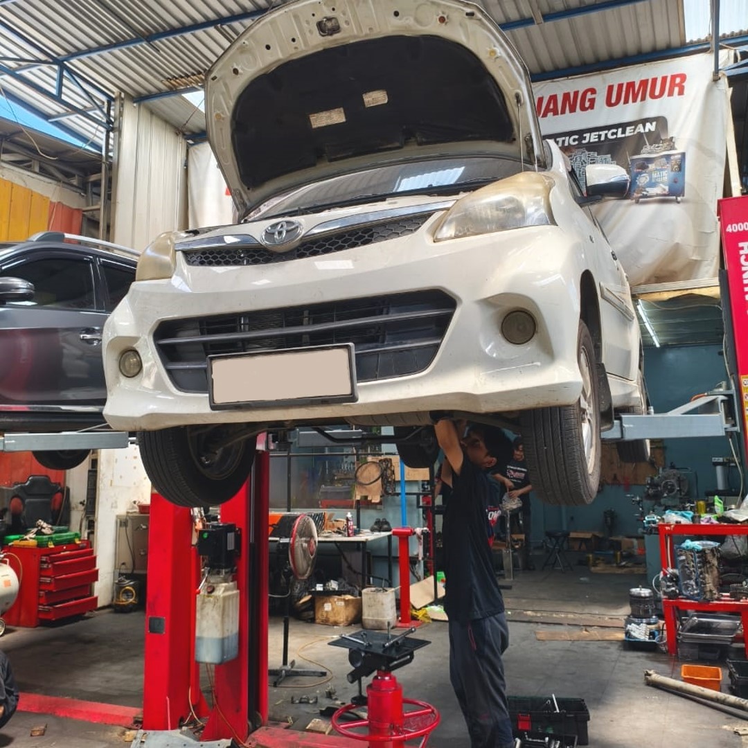 Perawatan Maksimal di Bengkel Kaki Kaki Mobil Innova Cibinong Andal